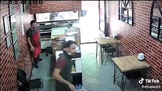 Depremde Dışardan İçeriye Giren Abimiz