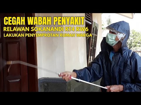 CEGAH WABAH PENYAKIT – SOKANANDI RT 4 RW 6 LAKUKAN PENYEMPROTAN RUMAH WARGA