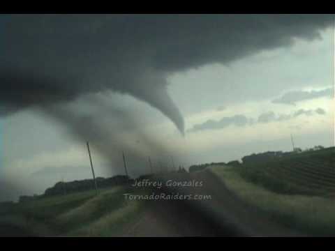 For Licensing with no music please request to info@severestudios.com---------- Amazing Multiple tornadoes in south Minnesota. Jeff tracked this long lasting tornadic super cell from south east of Blue Earth, MN to Alberta Lea, MN. One big wedge that ended up hitting some houses. Jeff broke off the chase to help after seeing houses get hit. Houses that Jeff stopped to help were just outside of Conger.