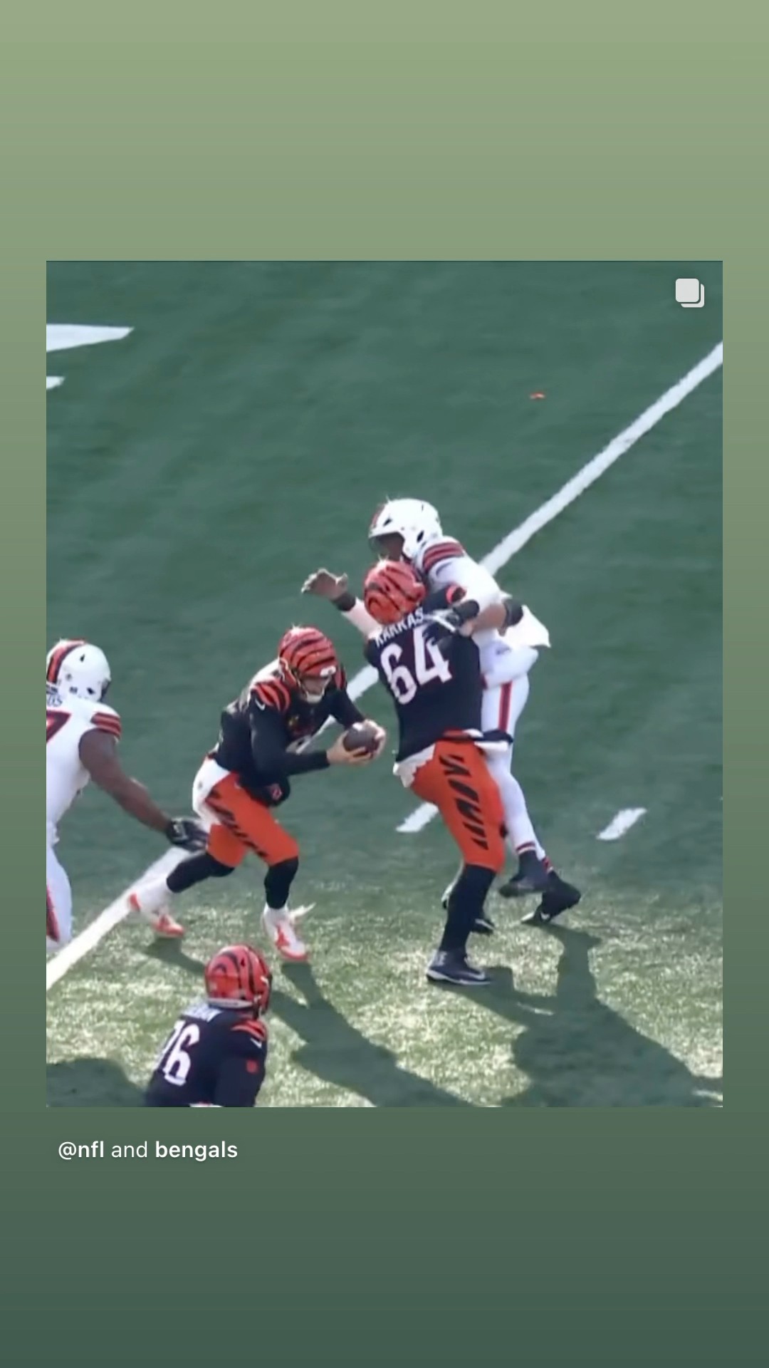 Running for his life #hoodnews #joeburrow #bengals #DrewSample #football #omg #how #wow #wtf #sports