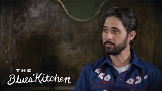 Vignette de la vidéo "Ryan Bingham on ‘Guy Clark’ – The Blues Kitchen Presents… [Interview & Live Performance]"