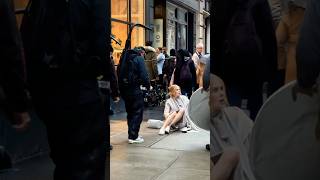 Nicole Kidman falls during a movie set in  New York 🫣 #newyork