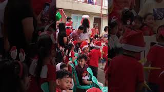 Jazlyn X-mas party with friends classmates and #jollibee #xmas #mnms #christmasparty