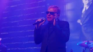 Madness - C&#39;est La Vie (Live From Camden)