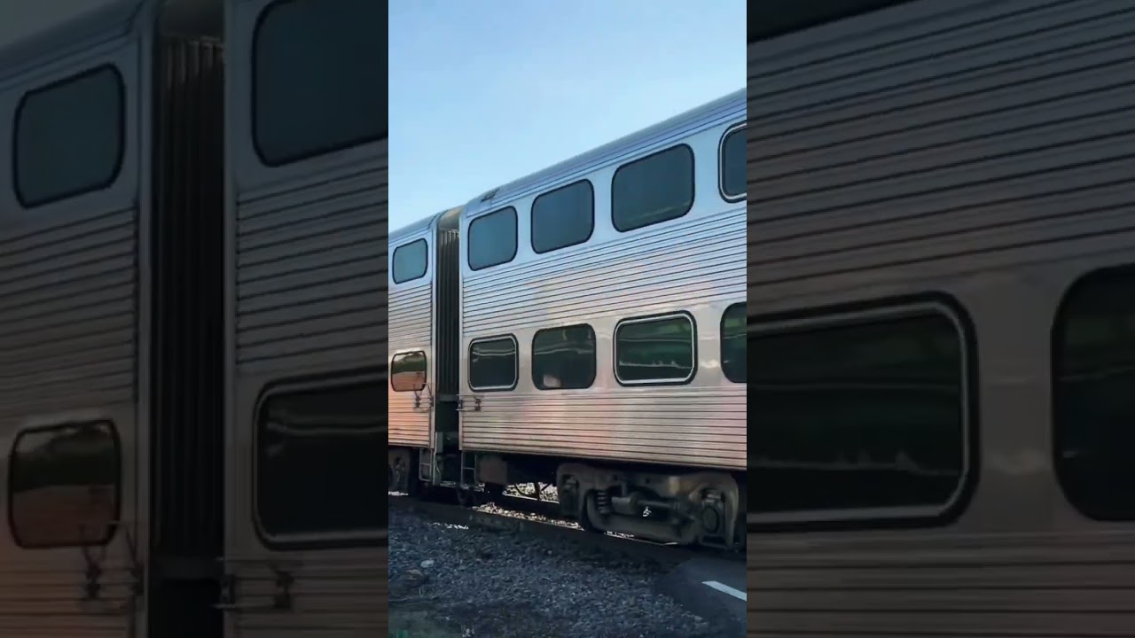 Eastbound Metra on the UP West Line in West Chicago