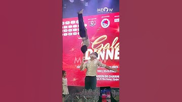 NSUT Quốc Cơ khiến khán giả phấn khích khi đưa 2 con lên biểu diễn xiếc cùng mình