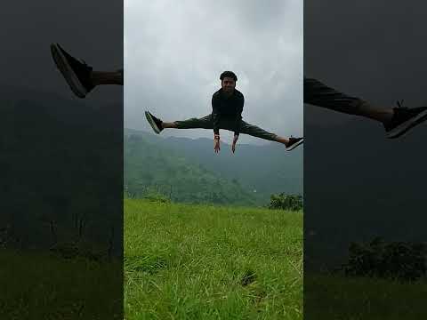 Side Split with jump #fitness #yoga #yogaeverydamnday #nature #yogaeverywhere #yogaclothing #flip