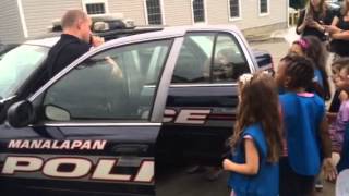 Manalapan PD giving tour to Daisies .