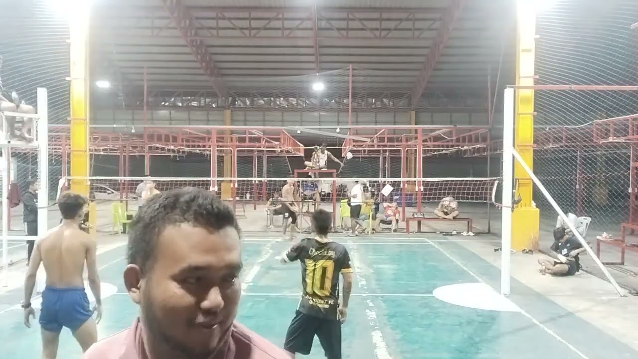 အောင်အောင် vsအဇိုက်တို့ရဲ့ အဖိုက်အနှိုက် #myanmar 