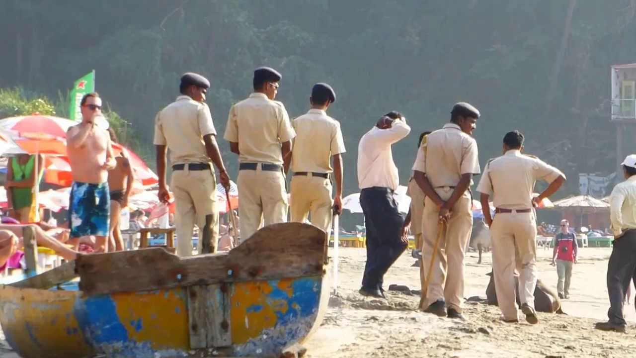 cops & chainsaws 2 little vagator, goa, 2014, police licensing offences & backhanders baksheesh ГОА