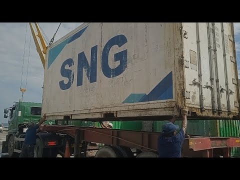 Reefer Container Loading Process #container #reefer #automobile # ...