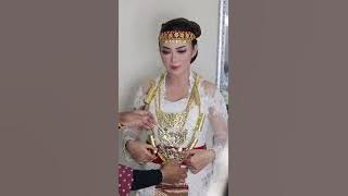 Tutorial singkat pemakaian aksesoris pengantin adat lampung