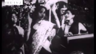 Chup Chup Khade Ho | Lata Mangeshkar, Premlata | Bari Behen (1949)
