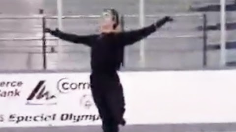 Backward Crossovers Counter Clockwise - Ice Dancer Oleg