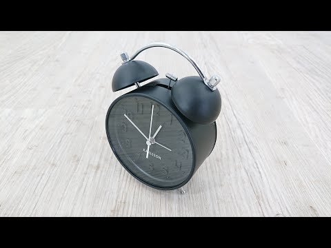 Černý budík Karlsson Iconic, o 11 cm