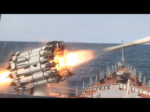 Корабли ТОФ обстреляли «вражескую» подлодку бомбами и торпедами