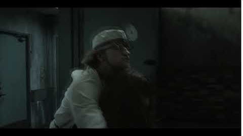 ASOUE Count Olaf Labinski (Dr. Mattathias Medicalschool) captures Violet Baudelaire scene