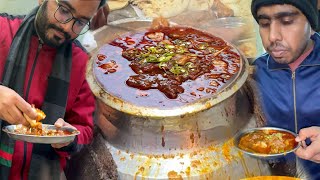 Eating Spicy Nihari/Siri Paye/Nalli Bone Marrow With Paratha & Naan Roti at Kallu Nahari, Delhi