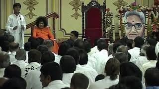 Sathya Sai Baba - &quot;Respect your parents and your mother land&quot;