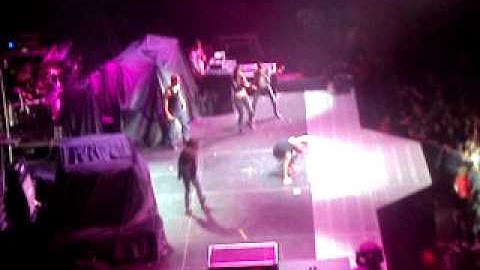 Jazmine V. Singing then her crew free style dance ;D