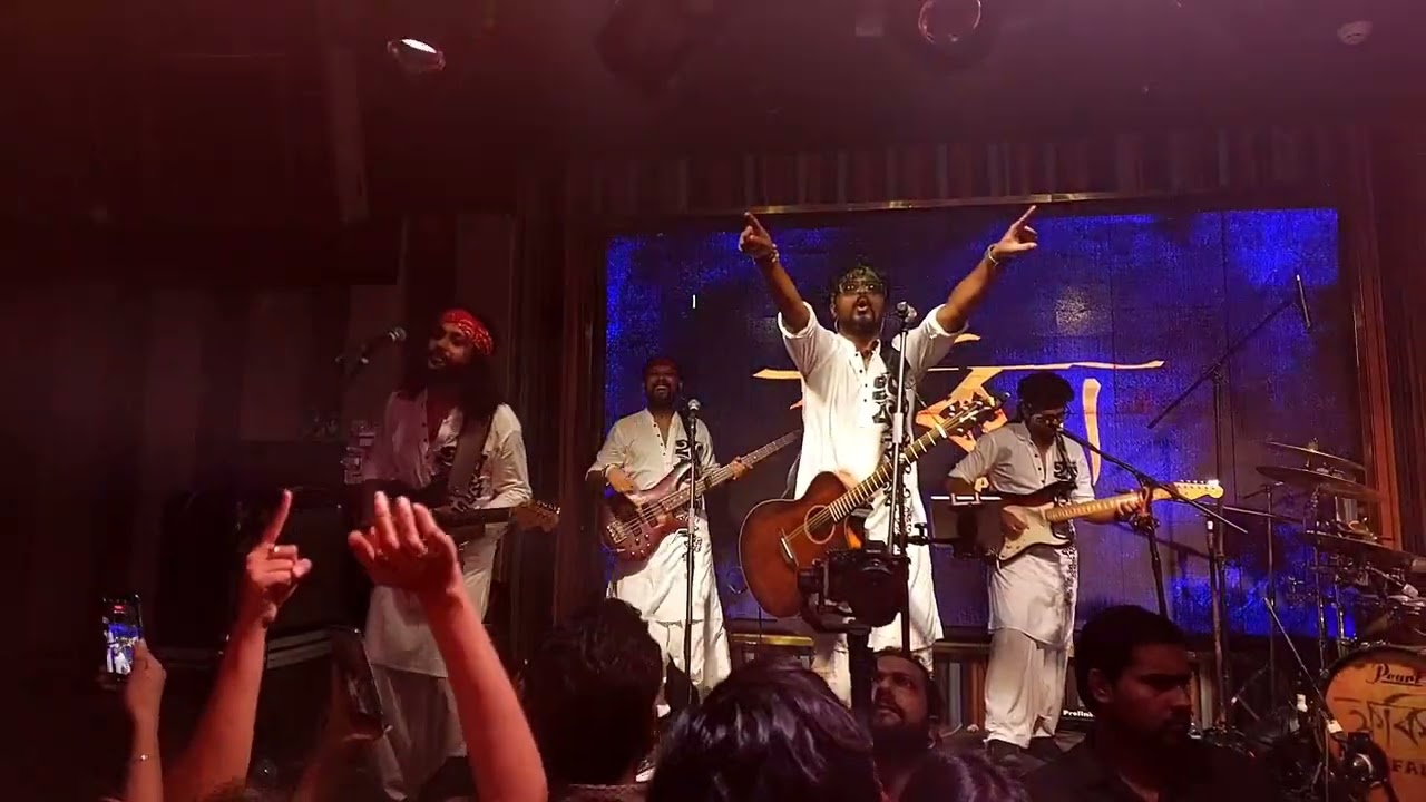 Pindare Polasher Bon & Thakur Jamai feat. Chayan Chakraborty - Fakira Live @ Hard Rock Cafe, Kolkata