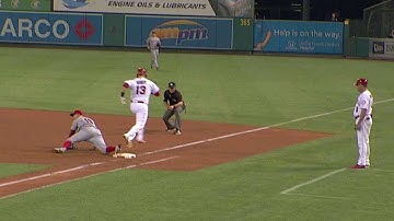 CIN@LAA: Peraza makes barehanded play to nab Bandy