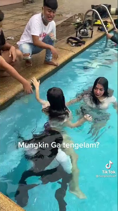 VIRALL CUPI CUPITA BERENANG PAKE BAJU TRANFARAN!!  HEBOH