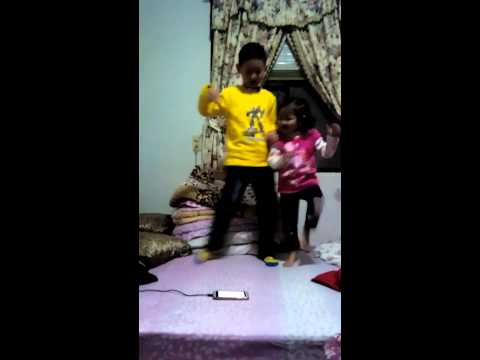 小屁孩跳小苹果