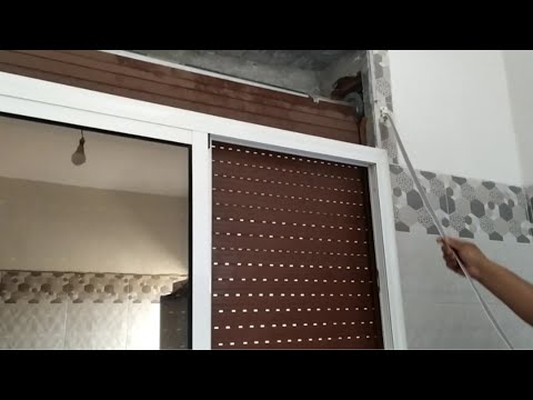 فيديو: كيف تقوم بإزالة منظم النوافذ اليدوي؟