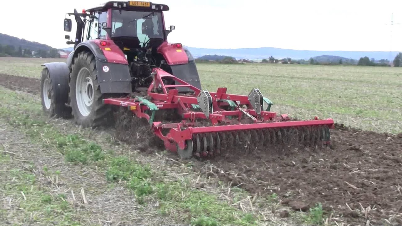 Valtra T-202 Versu a podmítač CLC PRO 300 Kverneland