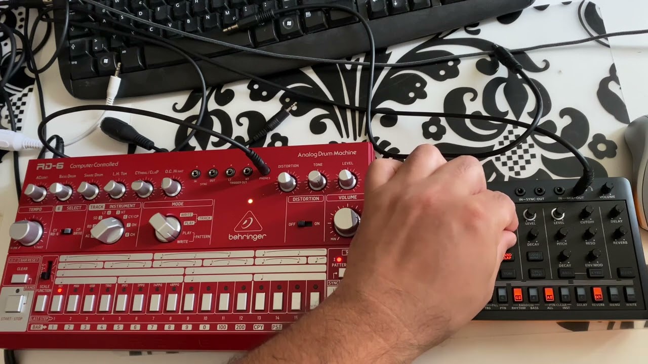 動画ありBehringerストラト調整済み 音良いです 動画ありBehringer