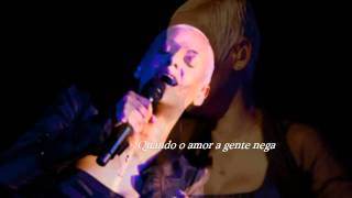 Mariza sings "Boa noite solidão" (with lyrics)