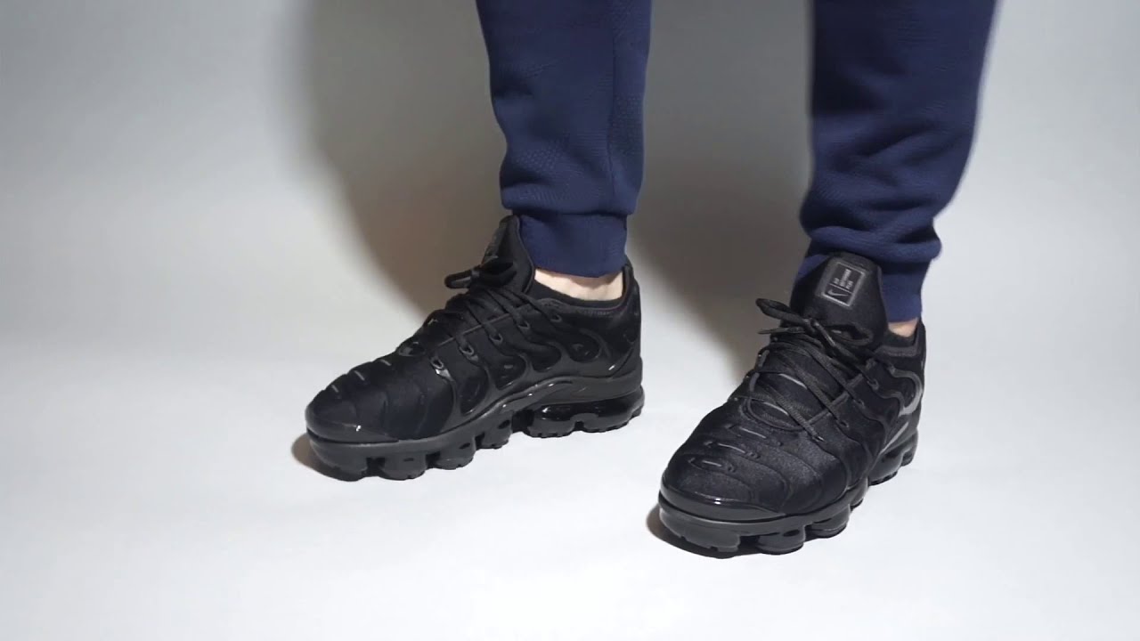 all black vapormax on feet