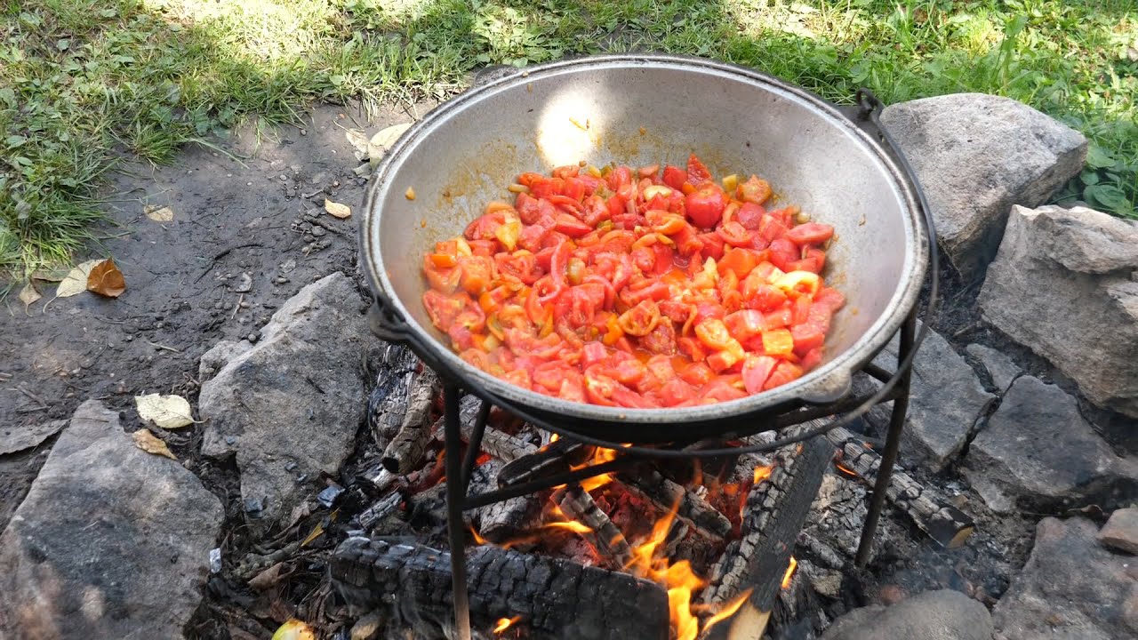 Shakshuka z kotlíku na ohni YouTube