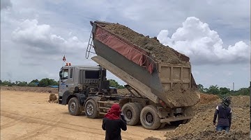 Wonderfully Safely Operator Towards Spread Dirt Of Group Overload Dump Truck
