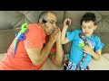 LUCAS E PAPAI BRINCAM  com os BRINQUEDOS ROBÔS ALIVE