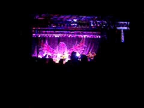 Tracy Lawrence and Tracy Byrd sing Alibis Live at ...