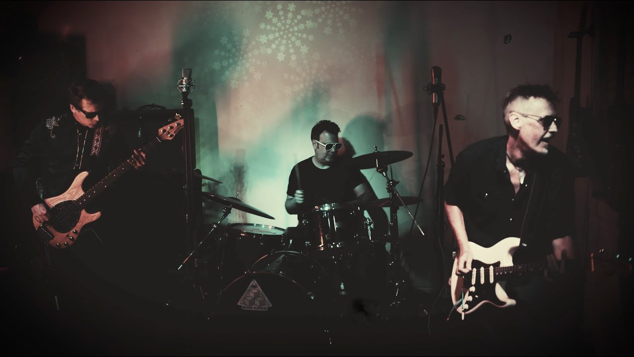Mira Bigsby's Folly • Sugar Business • Official Video en YouTube Mira Bigsby's Folly • Sugar Business • Official Video en YouTube