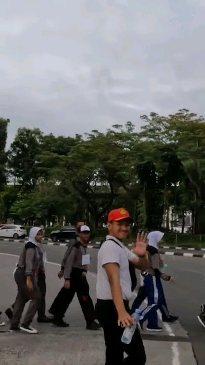 Look How Friendly Indonesians Are! 🇮🇩😊 #jakarta #indonesia #gojek #monas