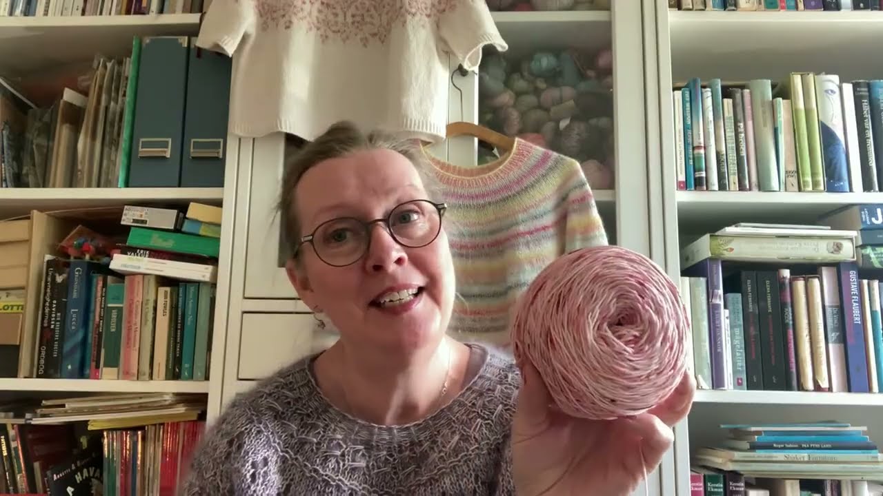 Brøggerstrik strikker 55 med strik på pind 2,75 og 8,0