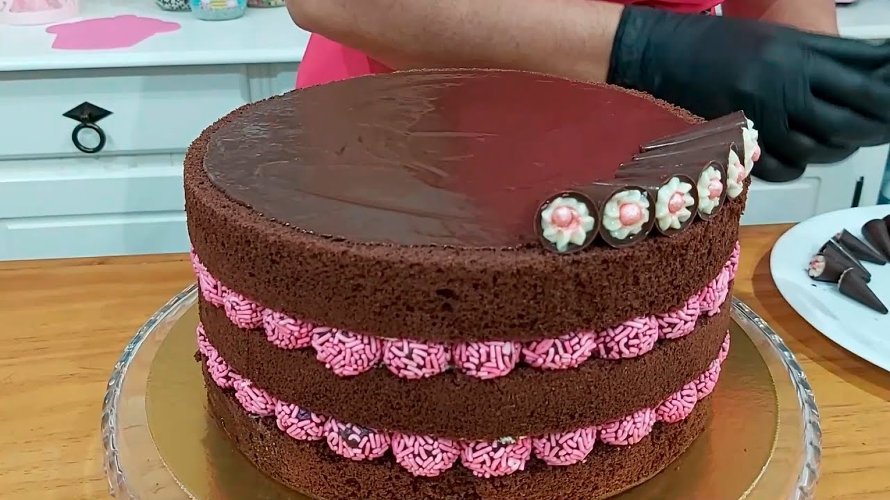 🟢 BOLO NAKED CAKE  DECORAÇÃO SIMPLES COM BRIGADEIROS E MINI CONES DE CHOCOLATE / PARIS CAKE DESIGNER