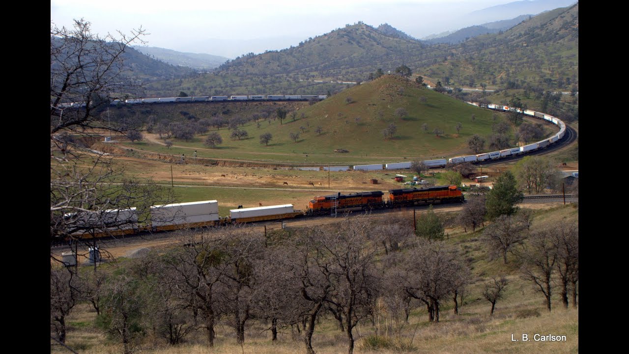 Spending the Day at Tehachapi Loop - YouTube