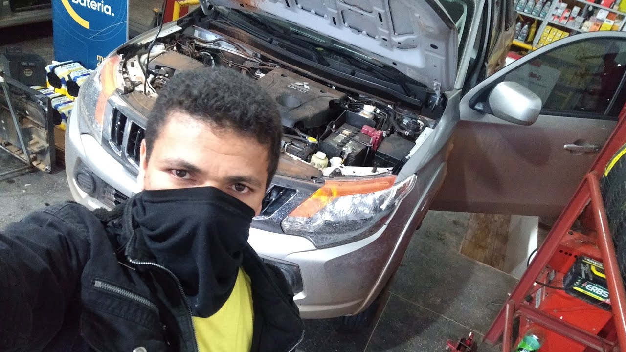 L200 Triton luz ABS acessa e d tração piscando . (resolvido)