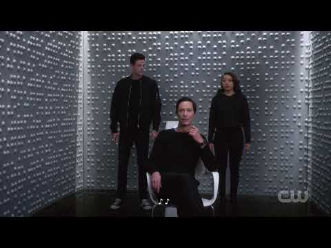 the-flash-5x8-barry-and-nora-meet-eobard-thawne