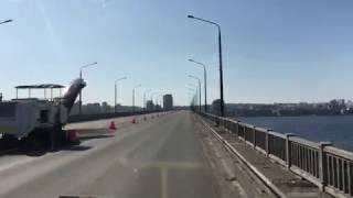Первый день ремонта центрального моста в Днепре