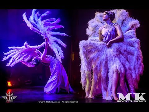 Bonnie Fox performs Burlesque Feather to “New Bump” | Poupoupidou Revue - YouTube