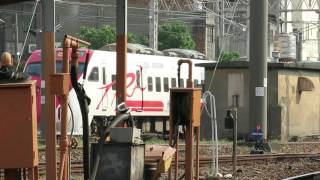 [HD] The Taiwan TRA up train no. 282 Tze-Chiang Puyuma Express TEMU2000 Train at Changhua