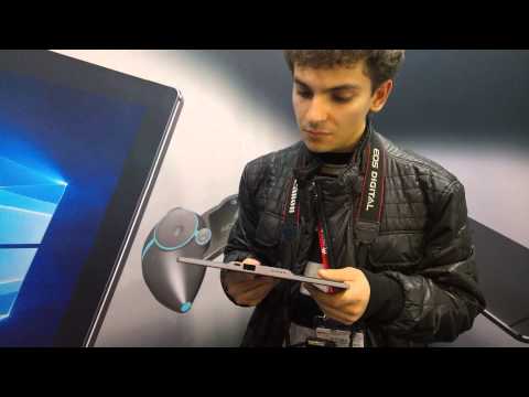 Holofone Phablet, lo nuevo de la marca Akyumen con proyector incorporado Akyumen nos presenta su tablet con proyector en el MWC 2016