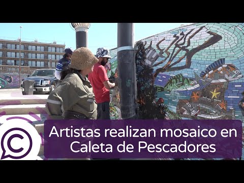 Artistas realizan mosaico en la Caleta de Pescadores de Pichilemu