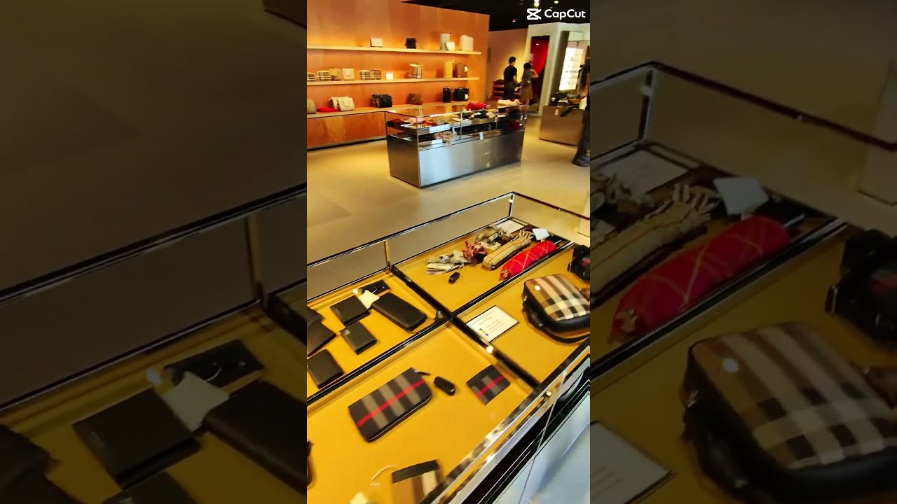 Burberry -Luxury walk at Woodbury commons New York store.🛍️🧳